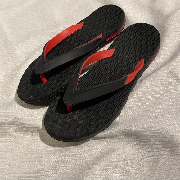 Qtech size 40 flip flops - Picture 2 of 8